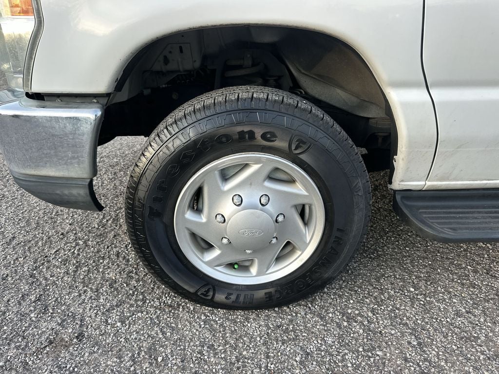 2013 Ford E-350SD XLT