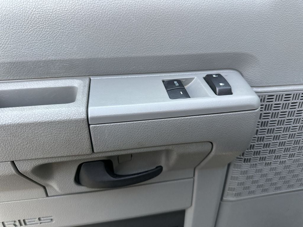 2013 Ford E-350SD XLT