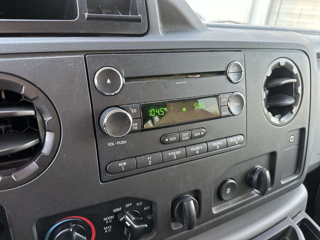 2013 Ford E-350SD XLT