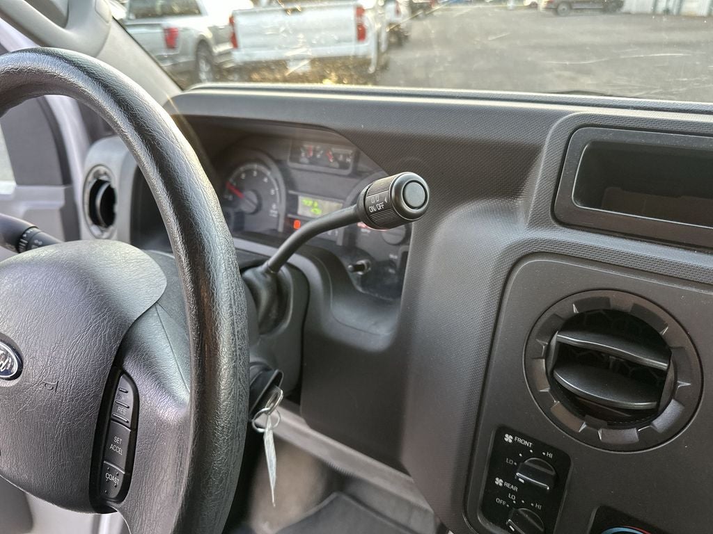 2013 Ford E-350SD XLT