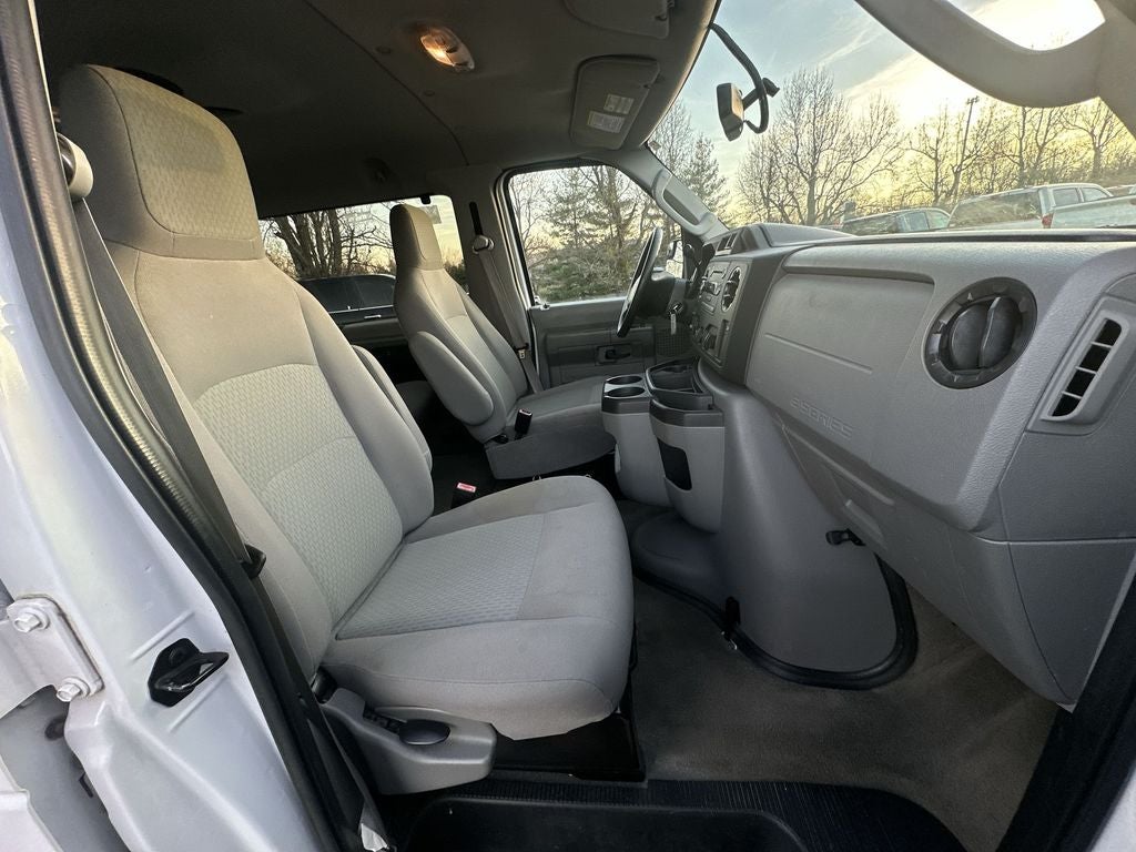 2013 Ford E-350SD XLT