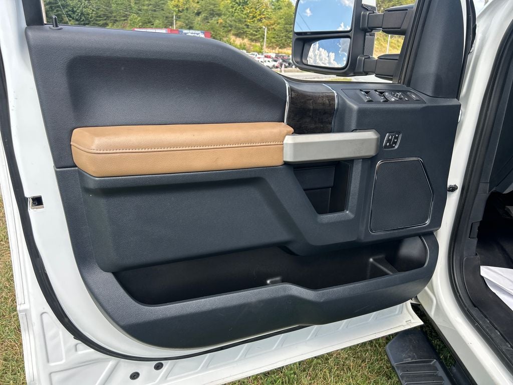 2022 Ford F-350SD Lariat