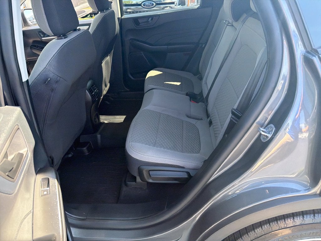 2022 Ford Escape Hybrid SE