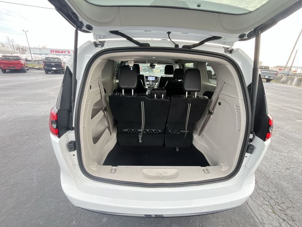 2024 Chrysler Pacifica Touring L