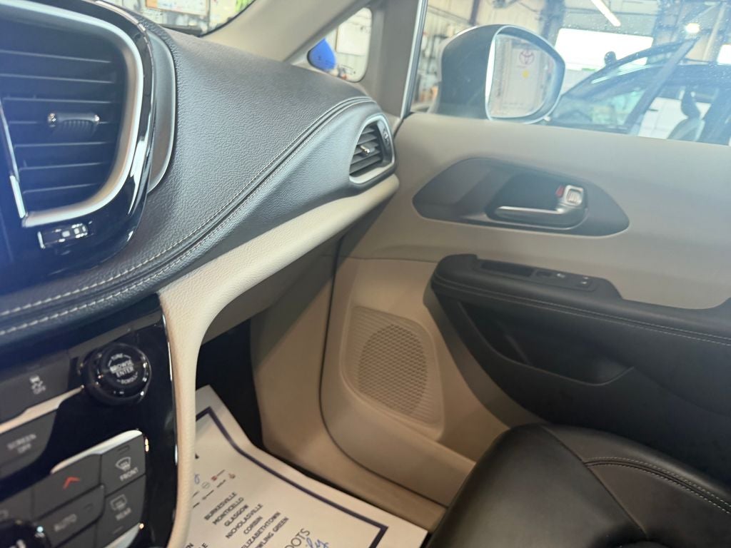 2023 Chrysler Pacifica Hybrid Touring L