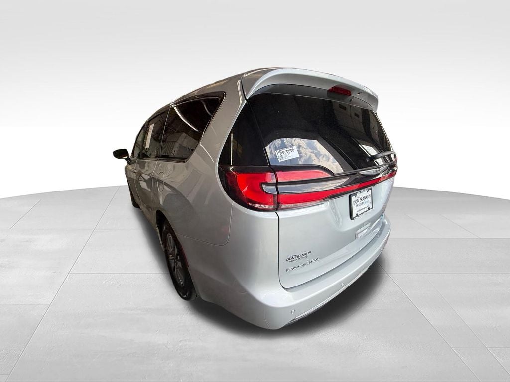 2023 Chrysler Pacifica Hybrid Touring L