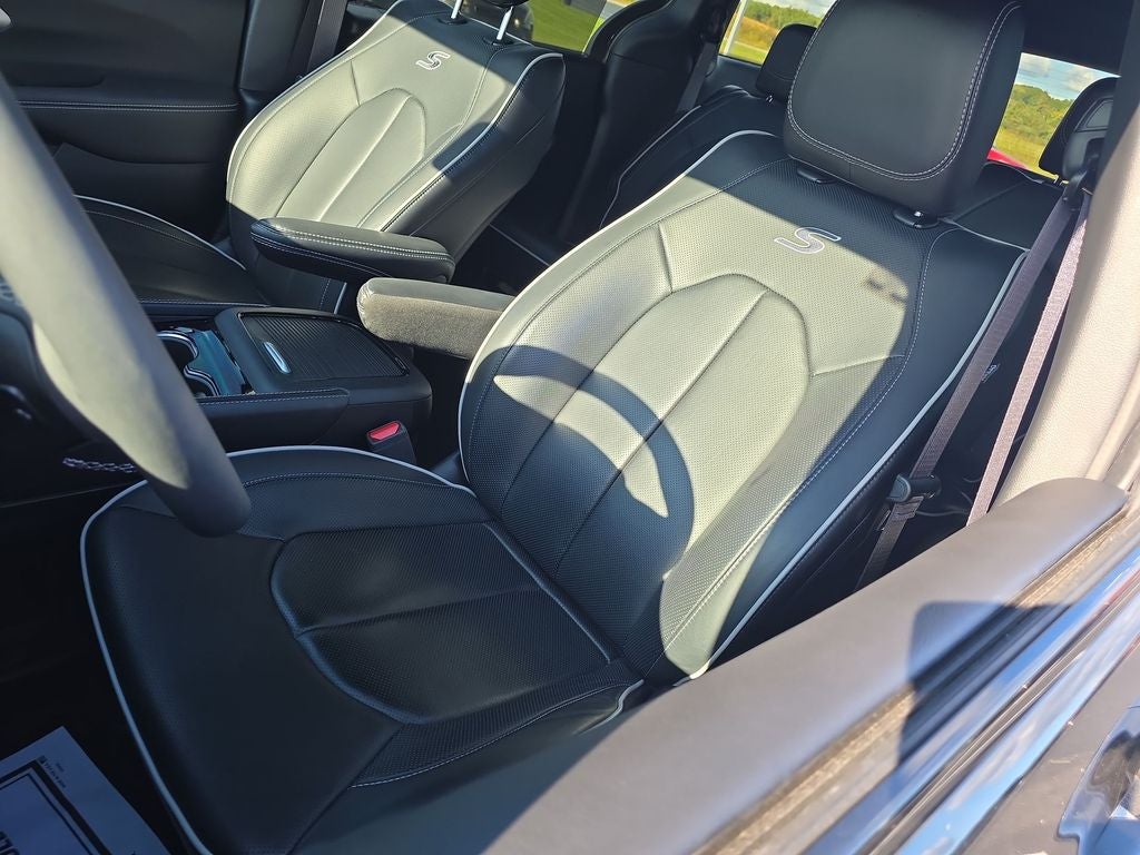 2024 Chrysler Pacifica Limited S APPEARANCE PKG