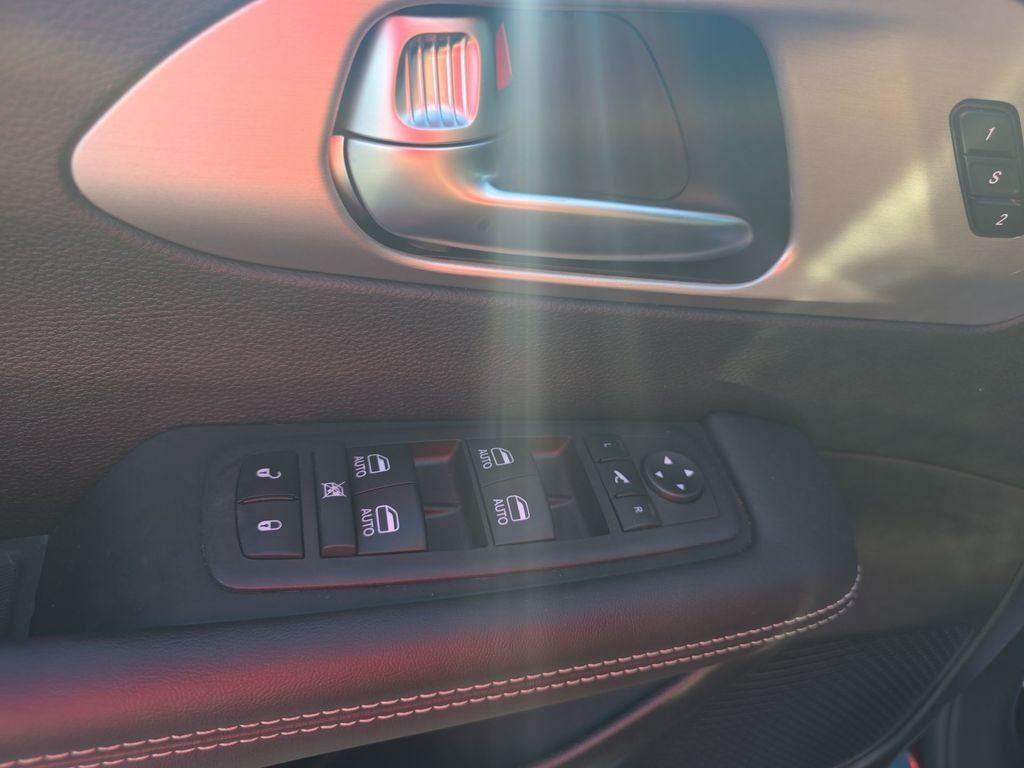 2024 Chrysler Pacifica Limited S APPEARANCE PKG