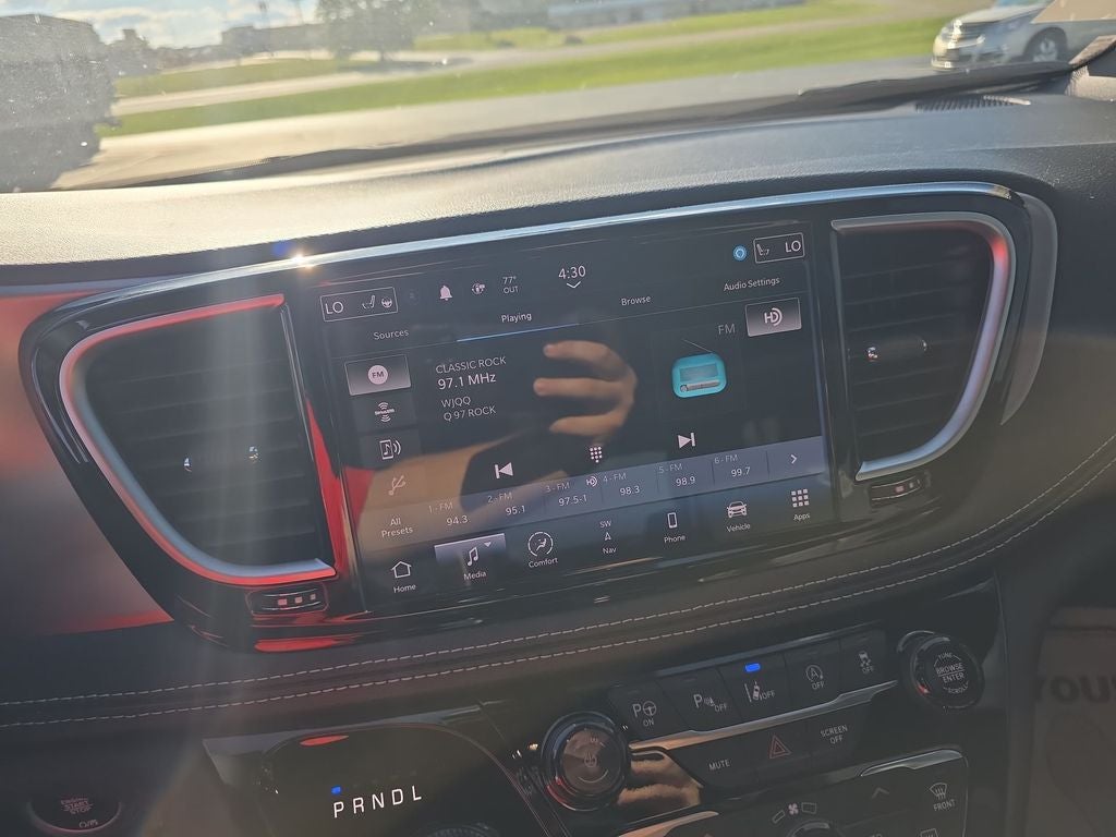 2024 Chrysler Pacifica Limited S APPEARANCE PKG