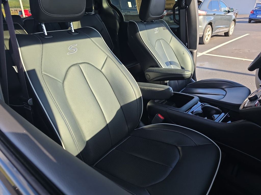 2024 Chrysler Pacifica Limited S APPEARANCE PKG