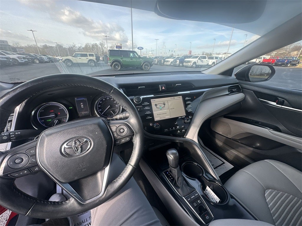 2020 Toyota Camry Hybrid SE