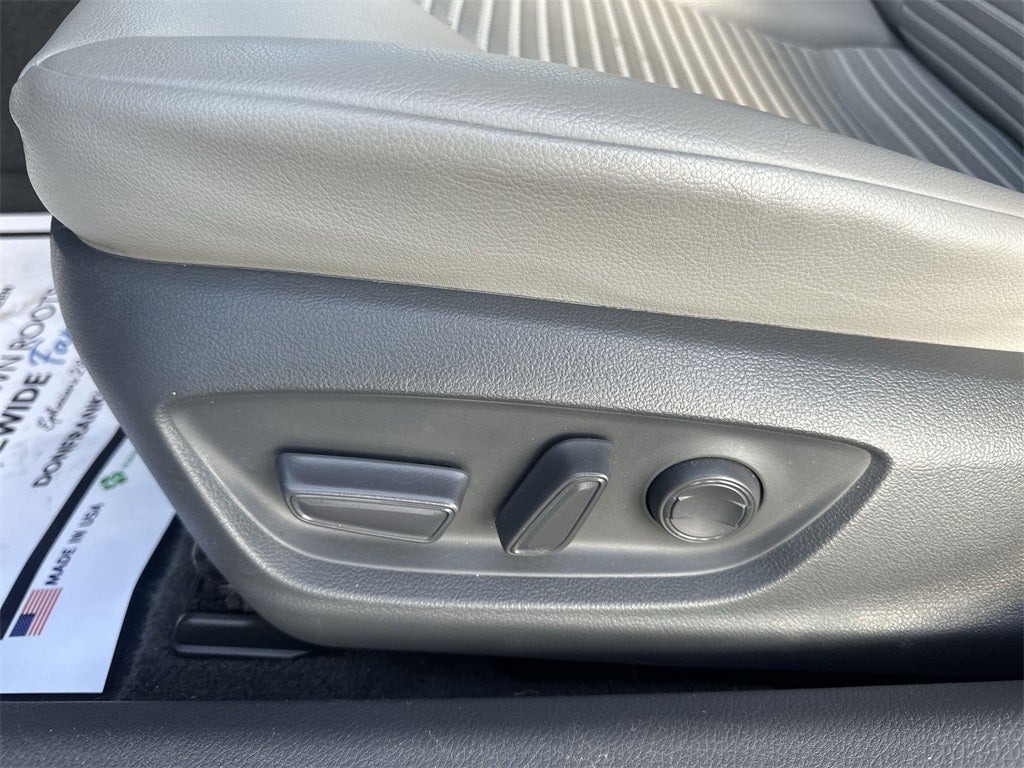 2020 Toyota Camry Hybrid SE