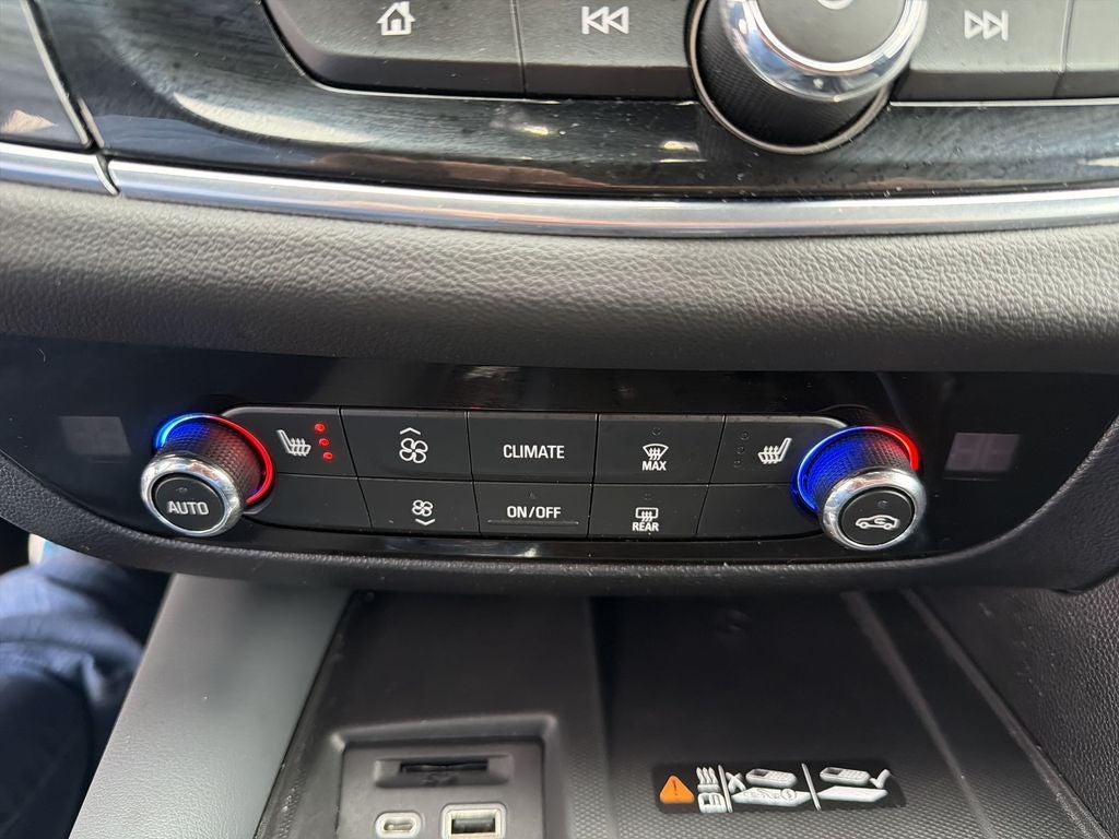 2023 Buick Enclave Essence