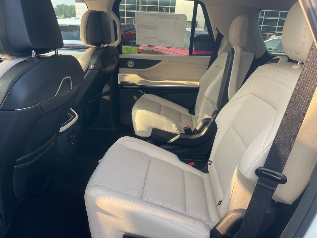 2027 Lincoln Navigator Reserve