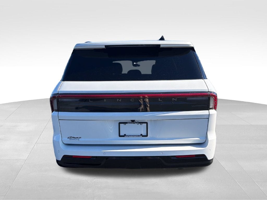 2027 Lincoln Navigator Reserve