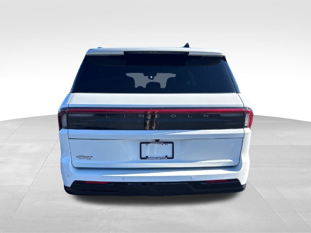 2027 Lincoln Navigator L Reserve