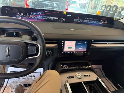 2027 Lincoln Navigator L Reserve
