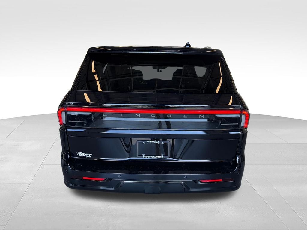 2027 Lincoln Navigator L Reserve