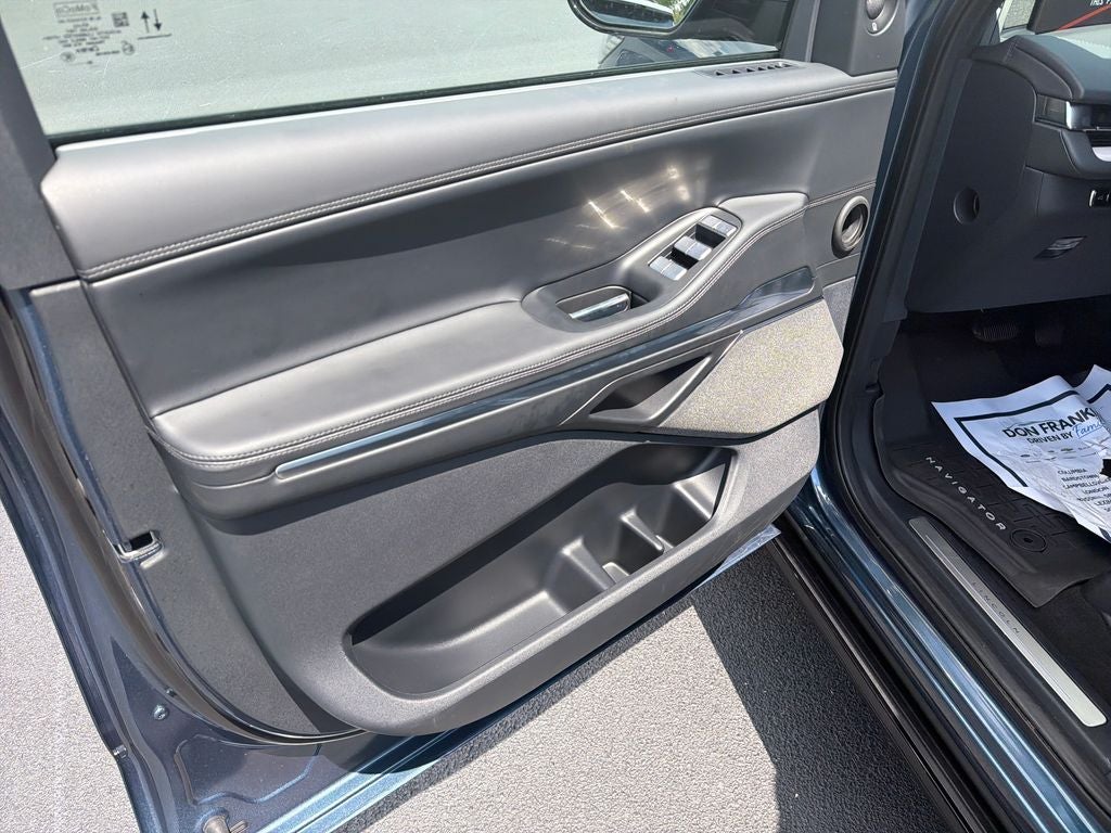 2027 Lincoln Navigator L Reserve