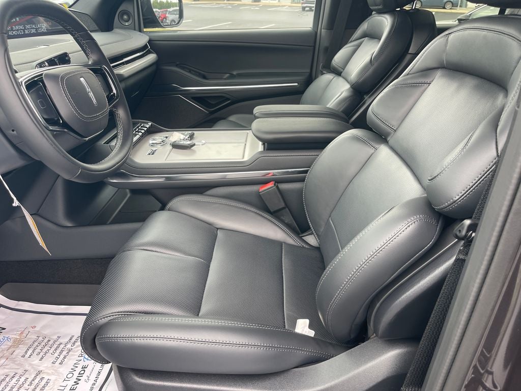 2027 Lincoln Navigator L Reserve