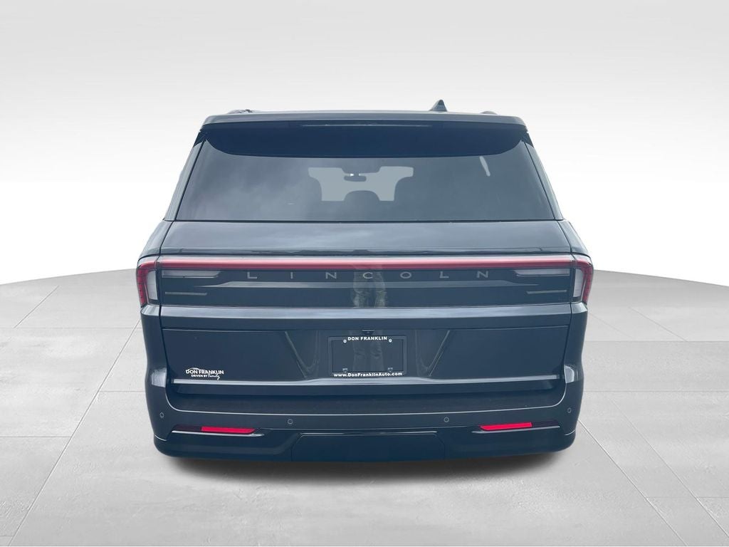 2027 Lincoln Navigator L Reserve