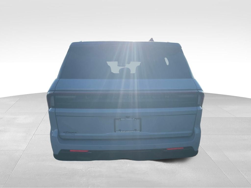 2027 Lincoln Navigator L Reserve
