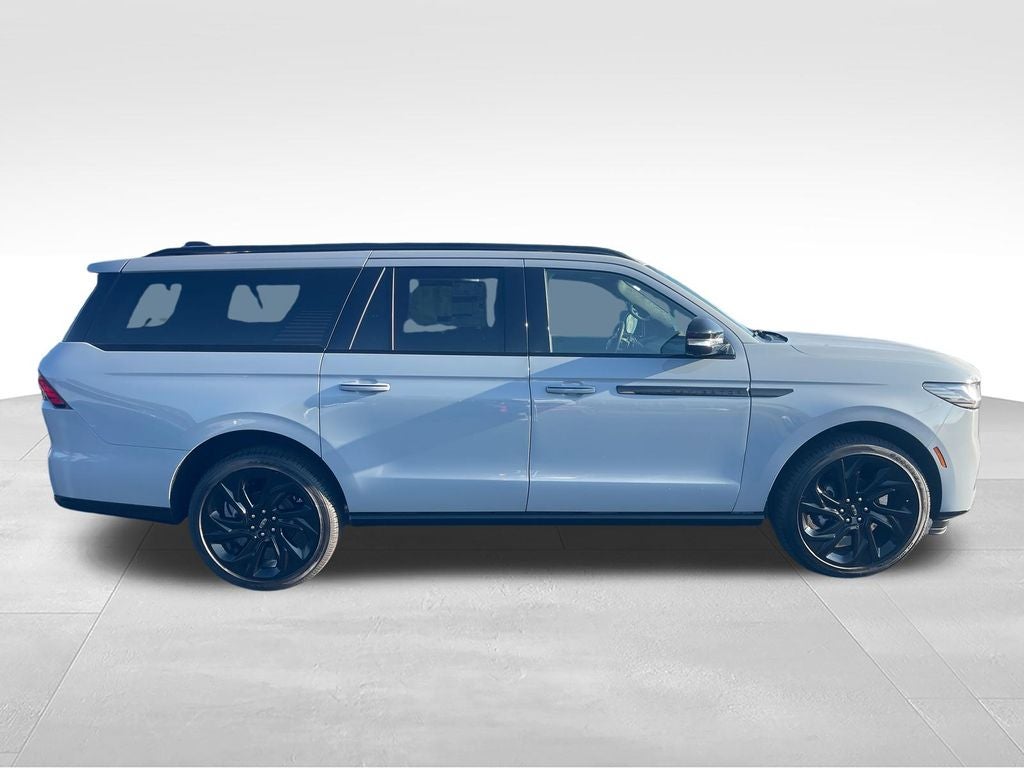 2027 Lincoln Navigator L Reserve