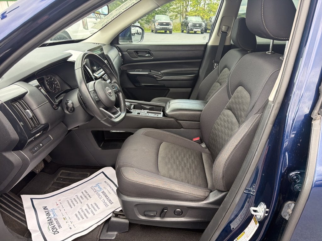 2024 Nissan Pathfinder SV
