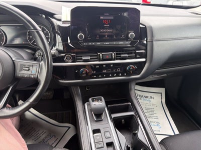 2024 Nissan Pathfinder SV