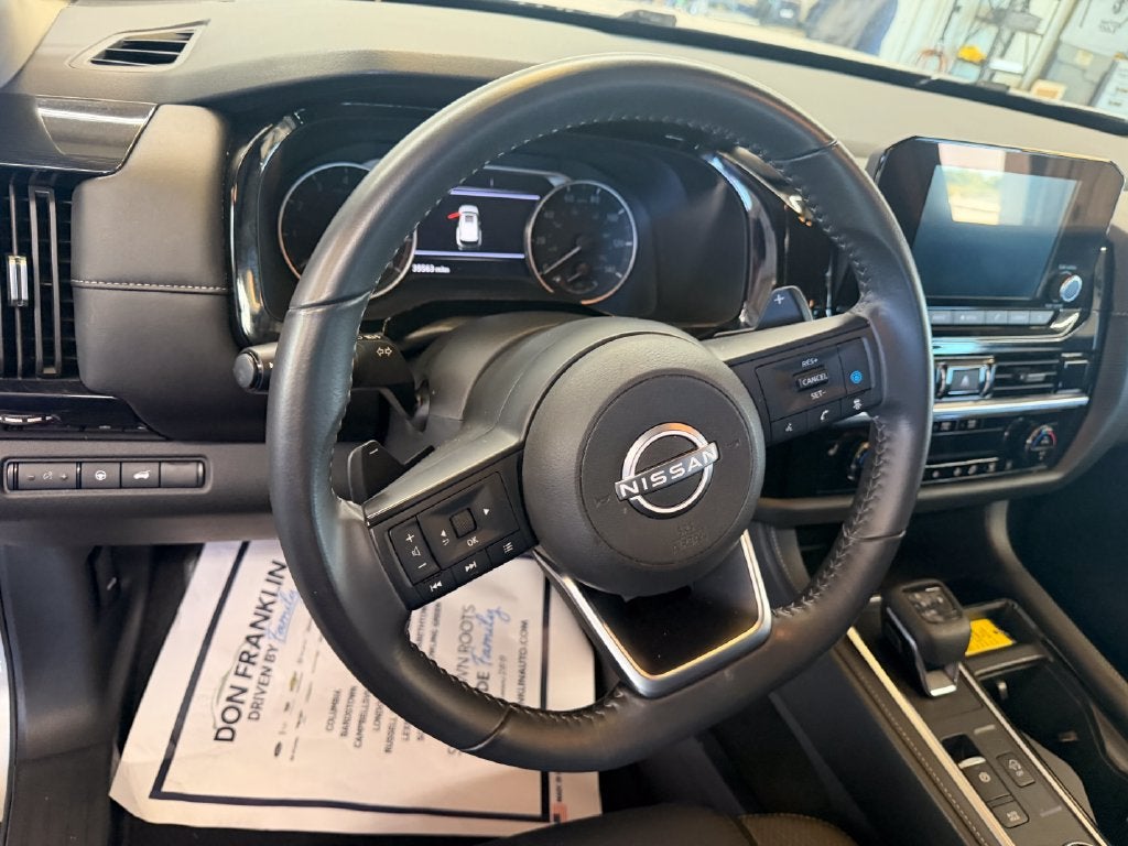 2025 Nissan Pathfinder SV
