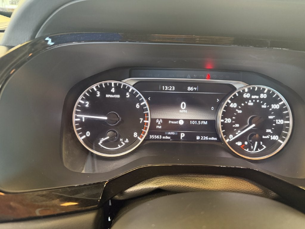 2025 Nissan Pathfinder SV