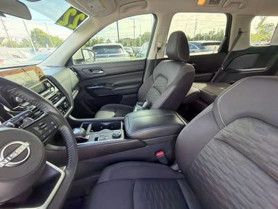 2022 Nissan Pathfinder SV