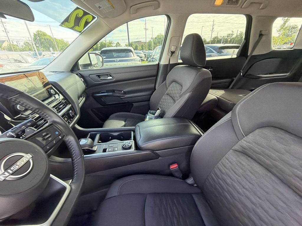 2022 Nissan Pathfinder SV