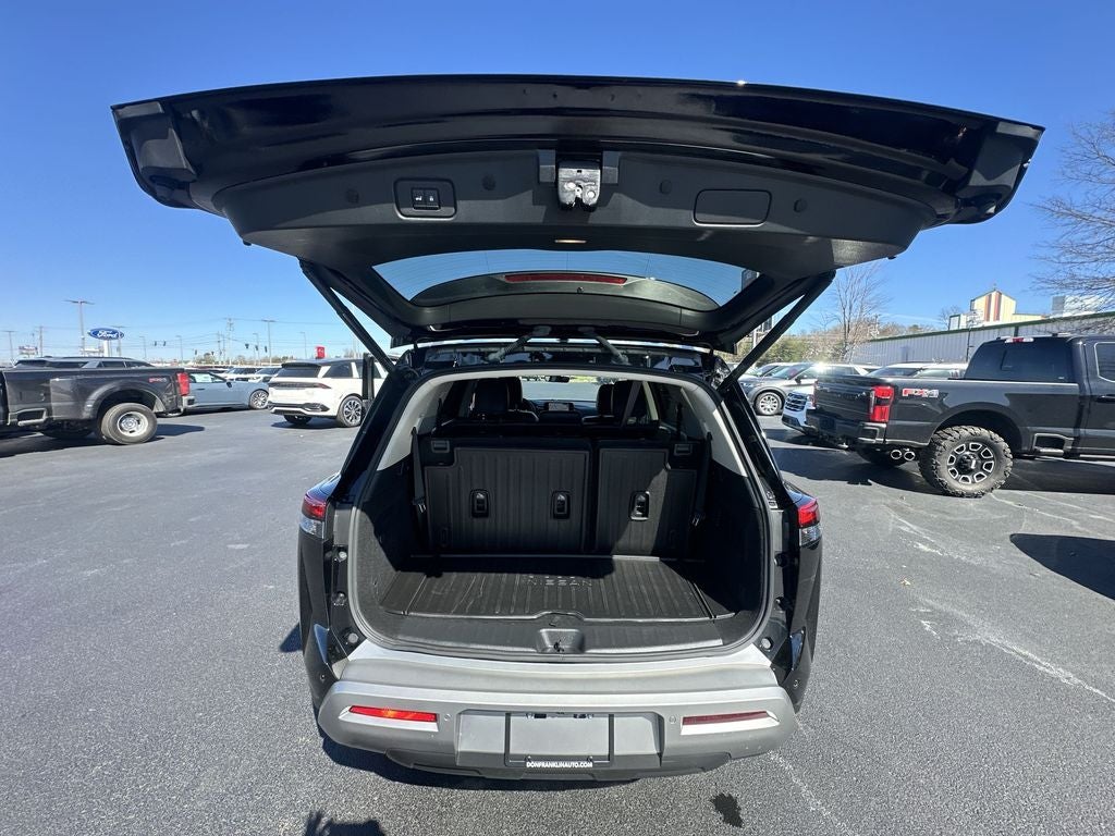 2023 Nissan Pathfinder SL