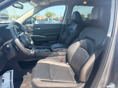 2024 Nissan Pathfinder SL