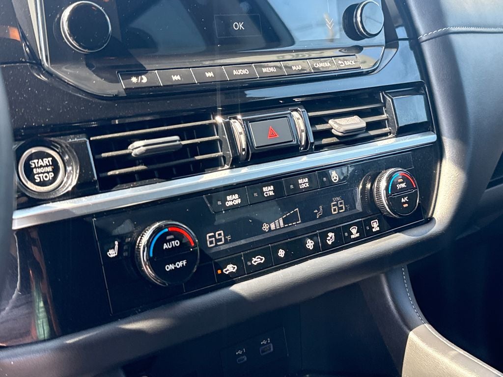 2024 Nissan Pathfinder SL