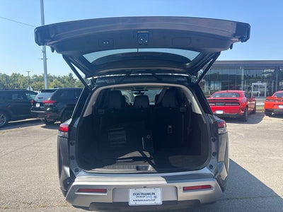 2024 Nissan Pathfinder SL