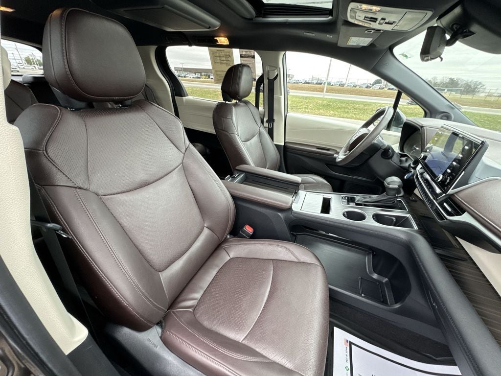 2023 Toyota Sienna Platinum 7 Passenger