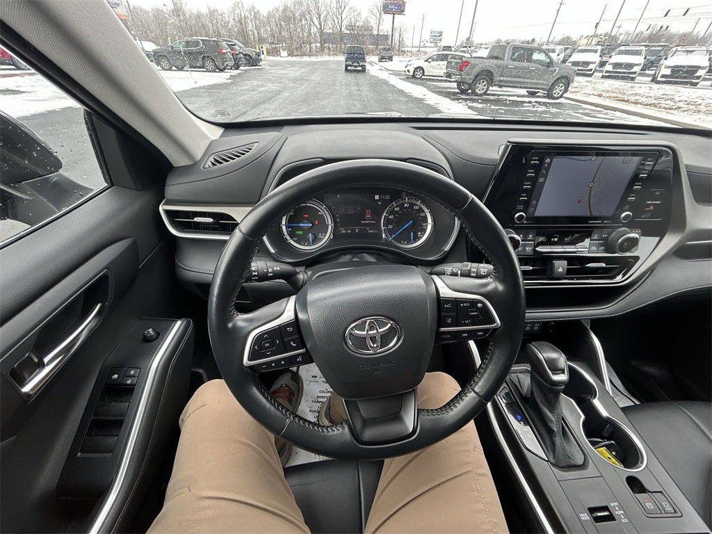 2022 Toyota Highlander Hybrid XLE