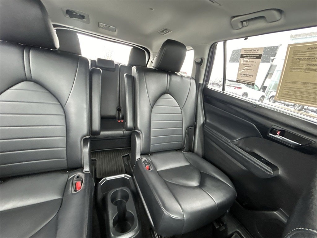 2022 Toyota Highlander Hybrid XLE