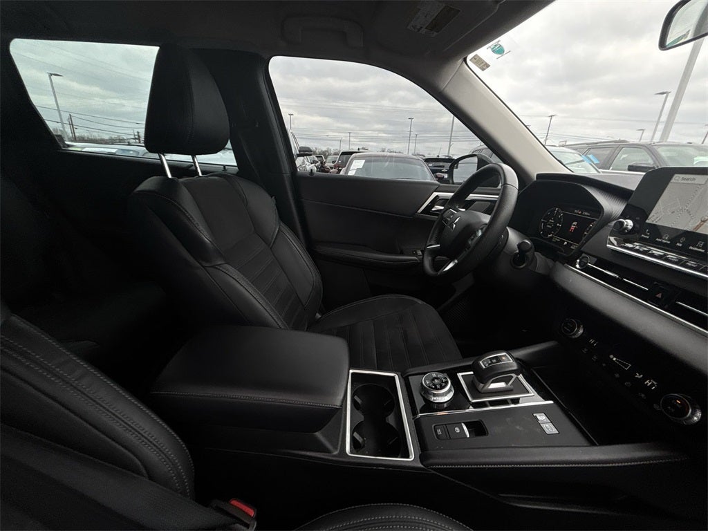 2023 Mitsubishi Outlander PHEV SE