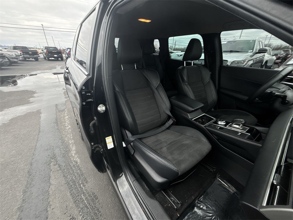 2023 Mitsubishi Outlander PHEV SE