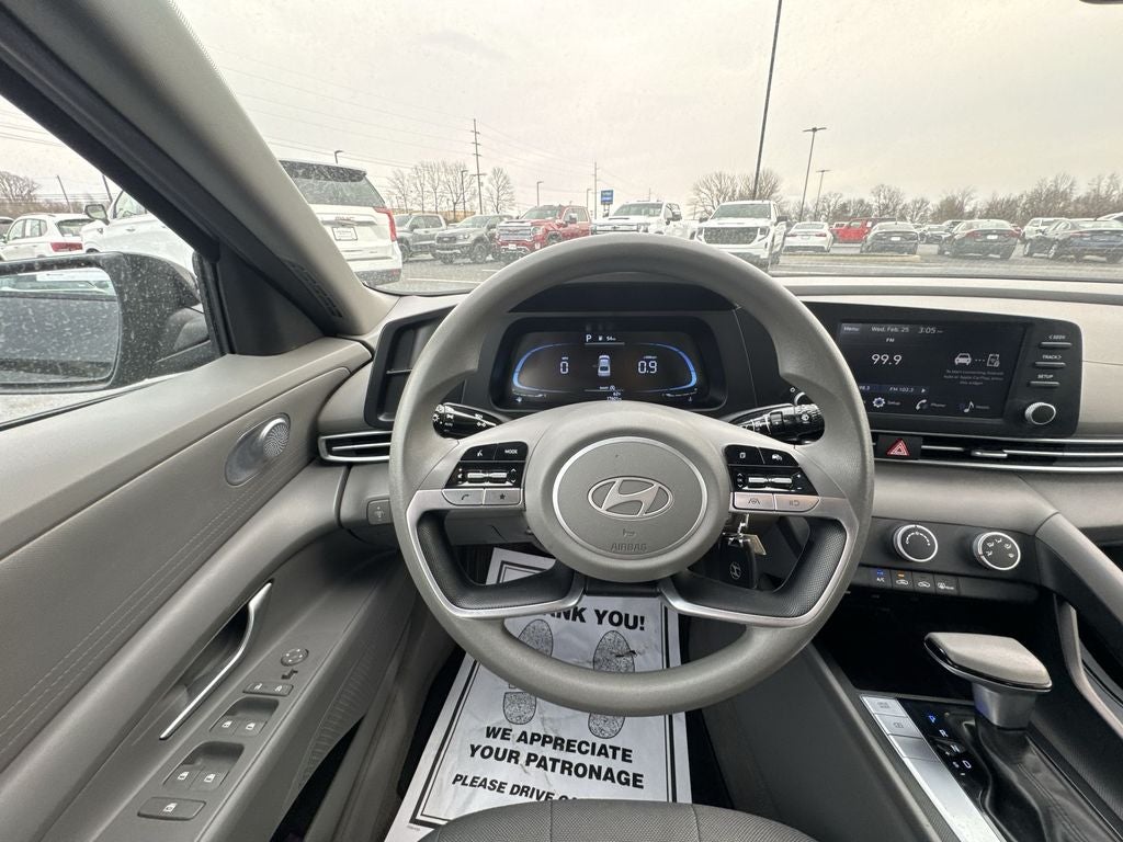 2024 Hyundai Elantra SE