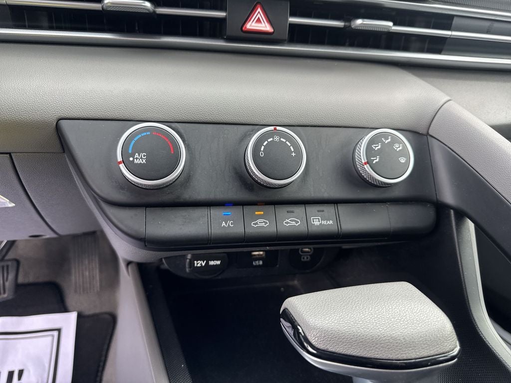 2024 Hyundai Elantra SE