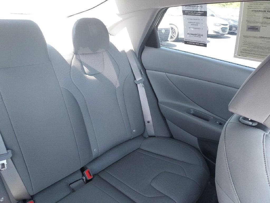 2025 Hyundai Elantra SE