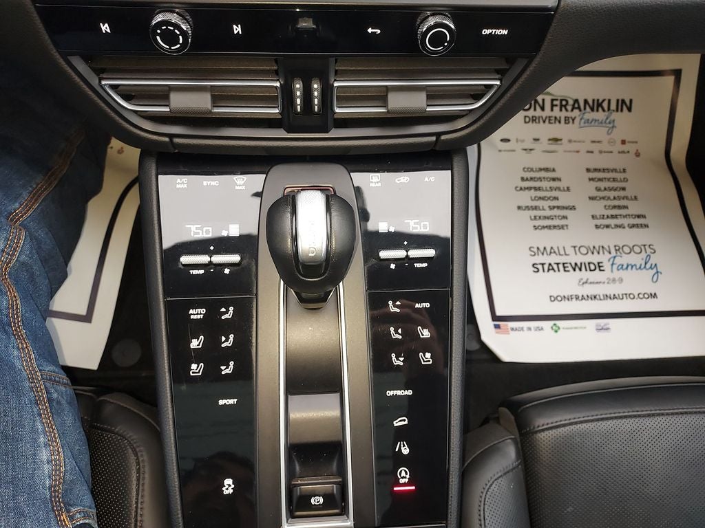 2022 Porsche Macan Base