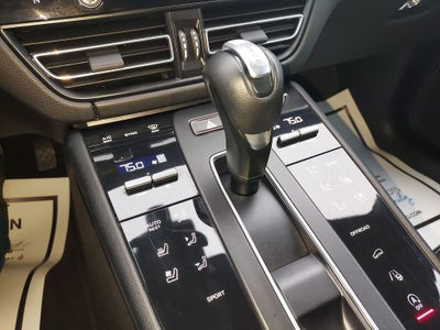 2022 Porsche Macan Base