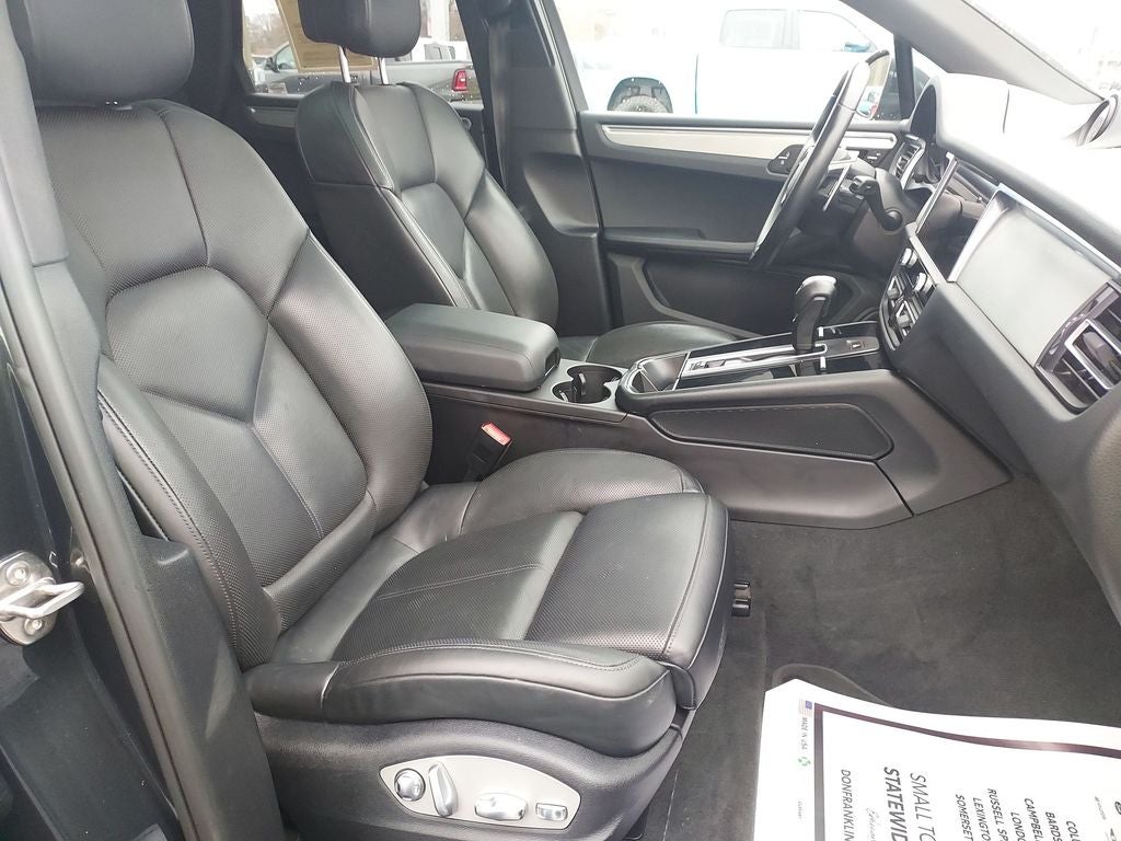 2022 Porsche Macan Base