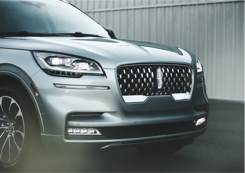 The available adaptive pixel LED headlamps of the 2023 Lincoln Aviator® SUV activated | Don Franklin Lincoln in London KY
