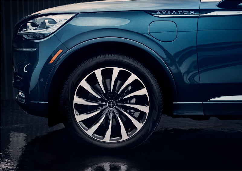 The 2023 Lincoln Aviator® Black Label Grand Touring model with unique 12-spoke wheel | Don Franklin Lincoln in London KY